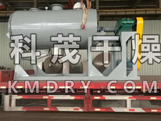 真空耙式干燥機(jī)是一種傳導(dǎo)傳熱干燥器。物料不直接與加熱介質(zhì)接觸，適用于干燥少量的、不耐高溫和易于氧化的泥狀、膏狀